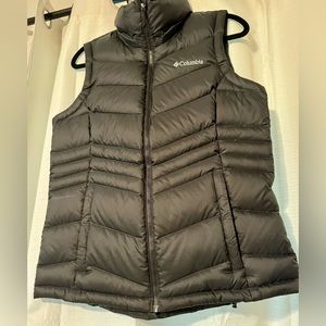 Columbia Women's Joy Peak™ Insulated Vest with Omni-shield (black, size m)